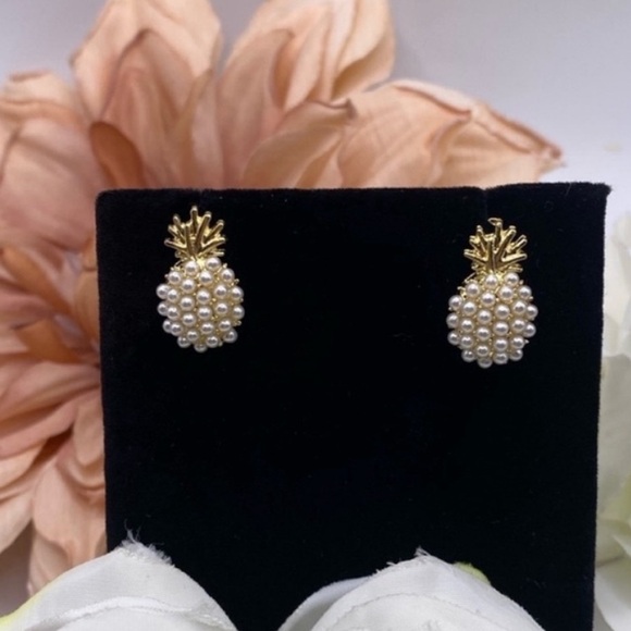 Pineapple Stud Earrings With Pearl Beads NEW - Picture 1 of 5